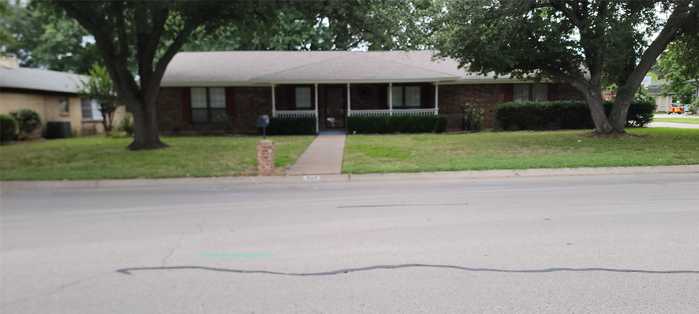 photo 2: 906 S Colonial Drive, Cleburne TX 76033