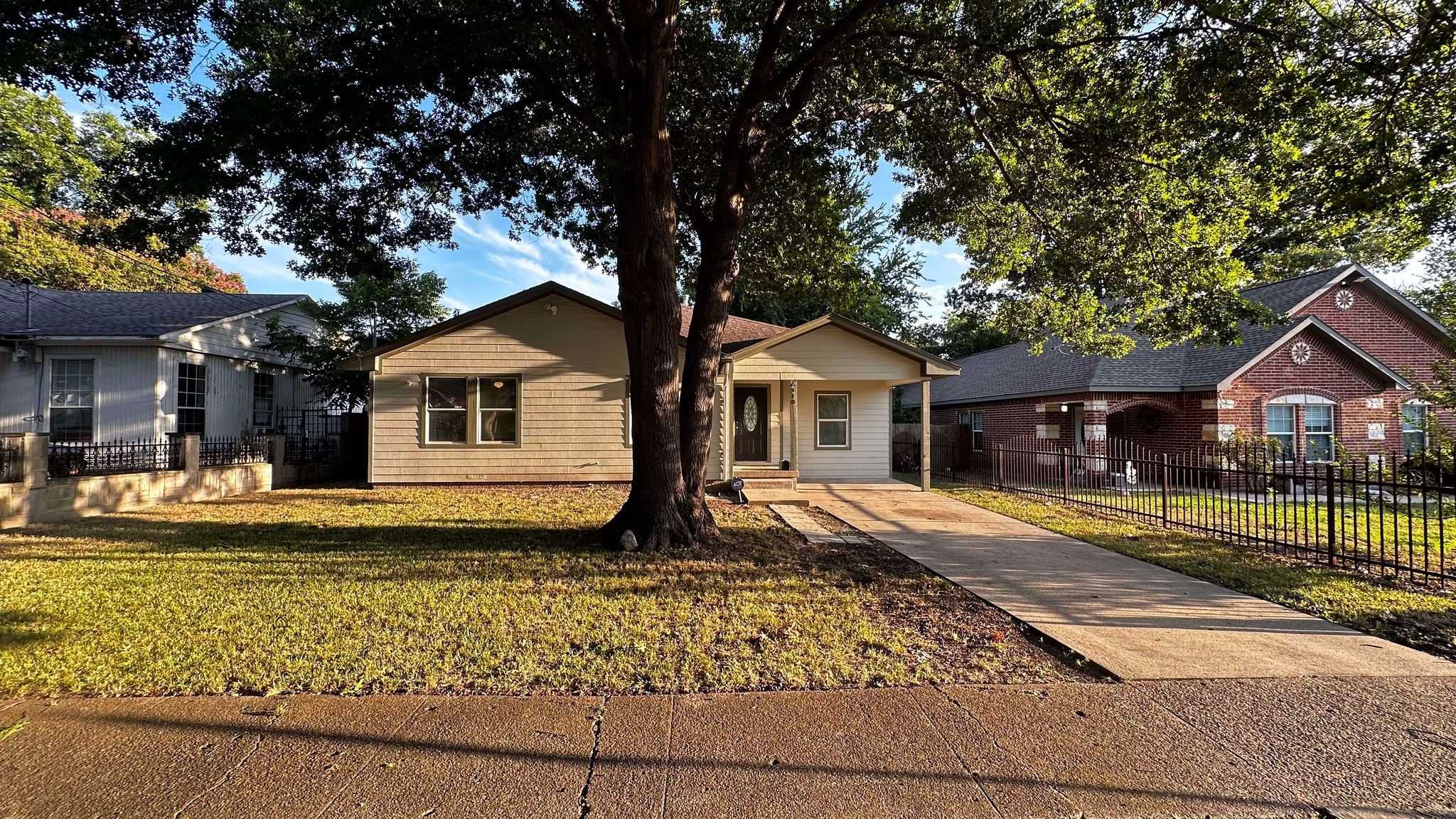 photo 3: 6510 Howard Avenue, Dallas TX 75227