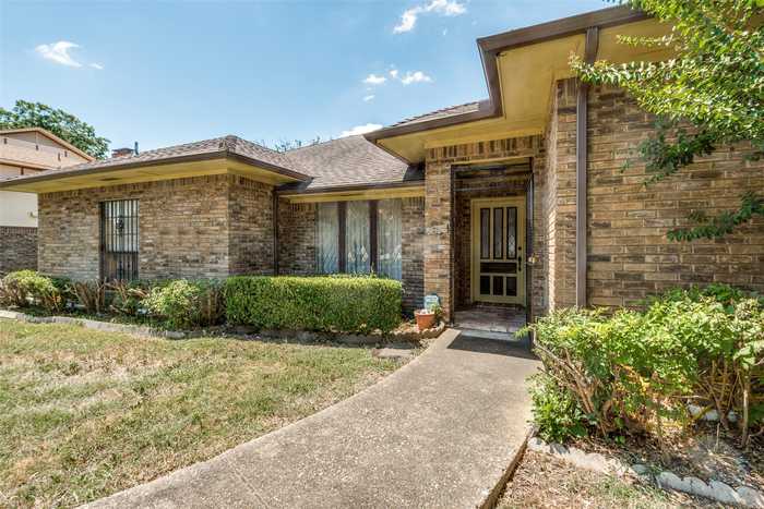 photo 2: 5856 Winding Woods Trail, Dallas TX 75227