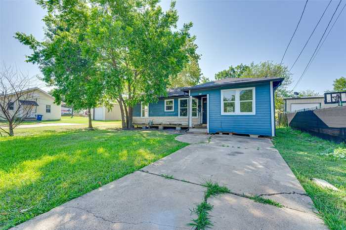 photo 2: 205 E Decatur Street, Ennis TX 75119