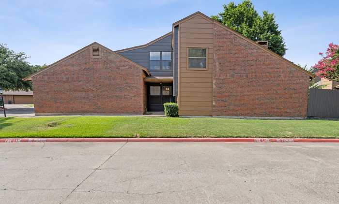 photo 1: 101 Brentwood Court, Irving TX 75061