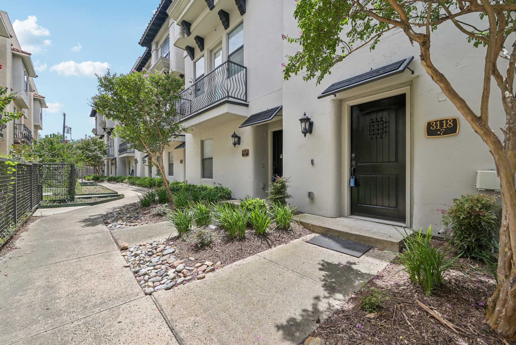 photo 1: 3118 Ross Avenue Unit 7, Dallas TX 75204