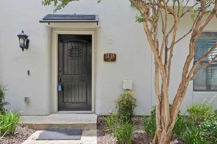 photo 2: 3118 Ross Avenue Unit 7, Dallas TX 75204