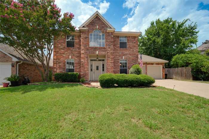 photo 2: 6114 Pinwood Circle, Arlington TX 76001