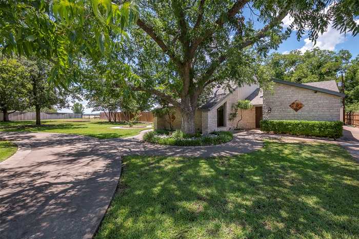 photo 2: 1102 Holiday Court, Granbury TX 76048