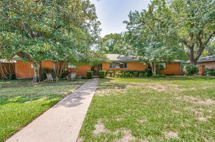 photo 2: 10931 Cinderella Lane, Dallas TX 75229