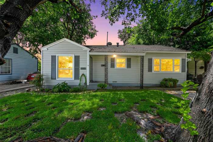 photo 2: 4305 Lisbon Street, Fort Worth TX 76107