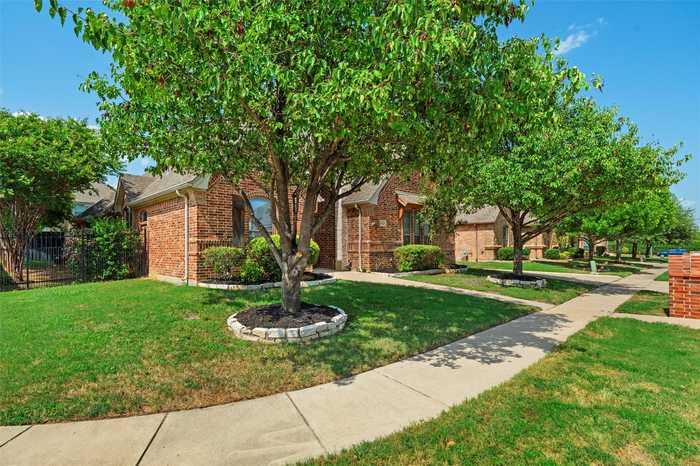 photo 2: 6725 S Fork Drive, North Richland Hills TX 76182