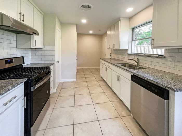 photo 2: 113 Roma Drive, Garland TX 75041