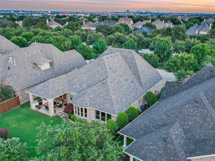 photo 2: 4136 Pebble Creek Court, Frisco TX 75033