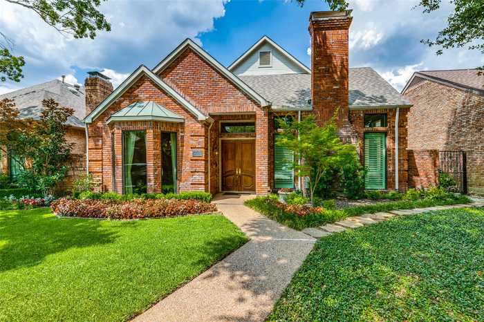 photo 1: 4 Cavendish Court, Dallas TX 75225