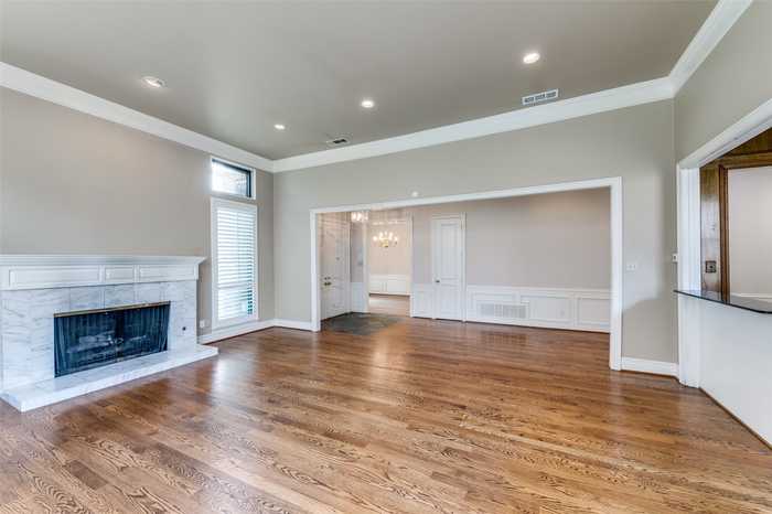 photo 2: 4 Cavendish Court, Dallas TX 75225