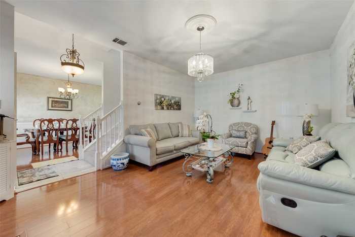 photo 2: 1709 Circle Creek Drive, Lewisville TX 75067