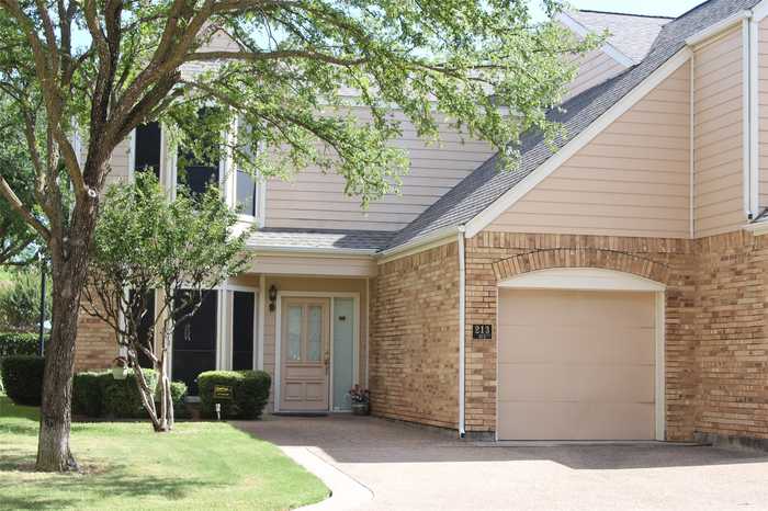 photo 1: 213 Cimarron Trail Unit 6, Irving TX 75063