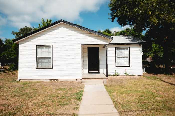 photo 2: 318 Dean Street, Athens TX 75751