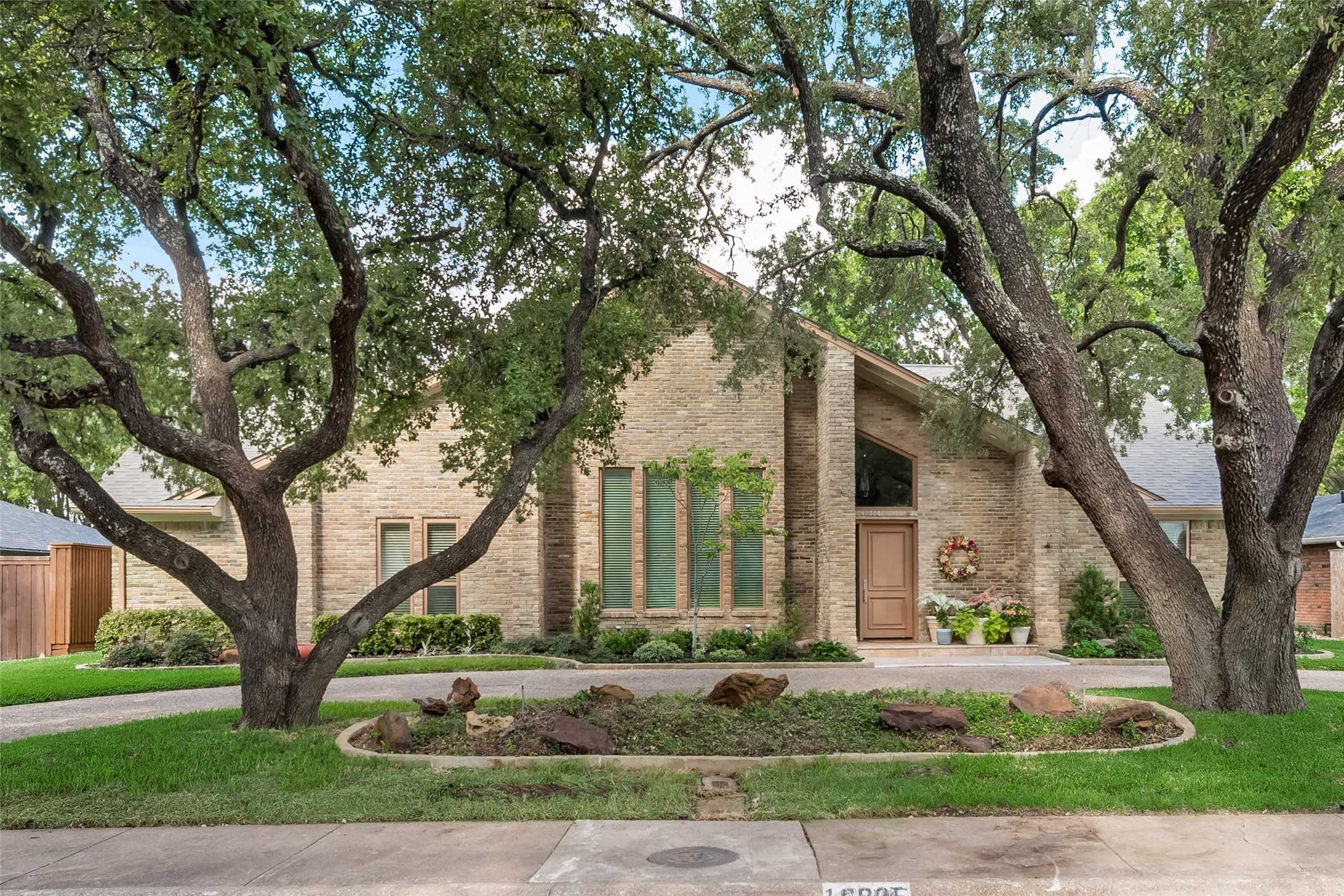 photo 2: 16805 Brushfield Drive, Dallas TX 75248