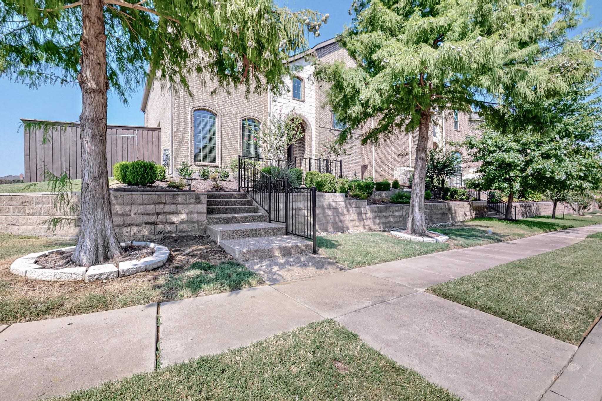 photo 1: 4911 Dominion Boulevard, Irving TX 75038