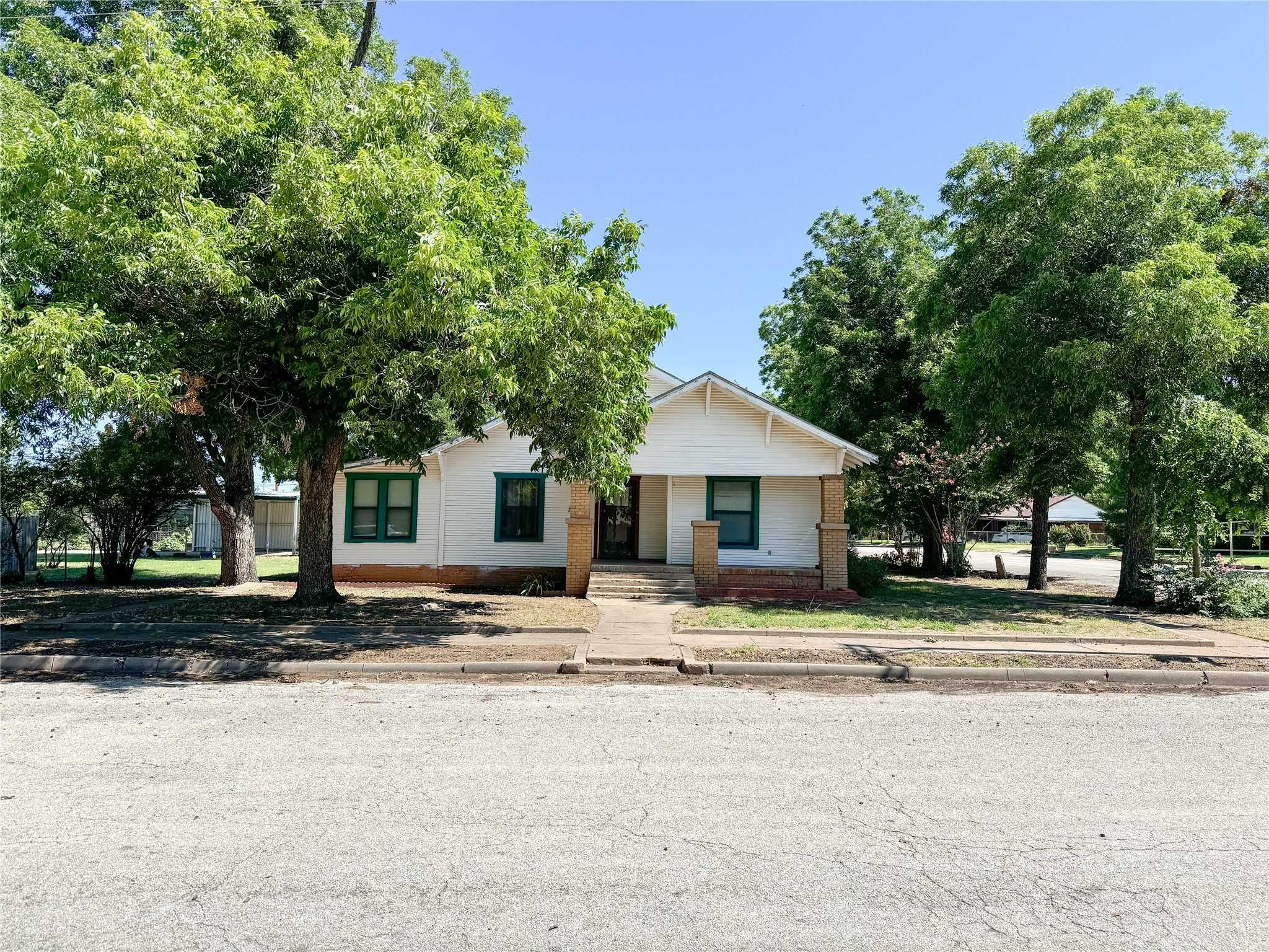 photo 1: 409 E Idaho Street, Seymour TX 76380