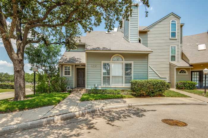 photo 2: 820 Ventura Park, Irving TX 75061