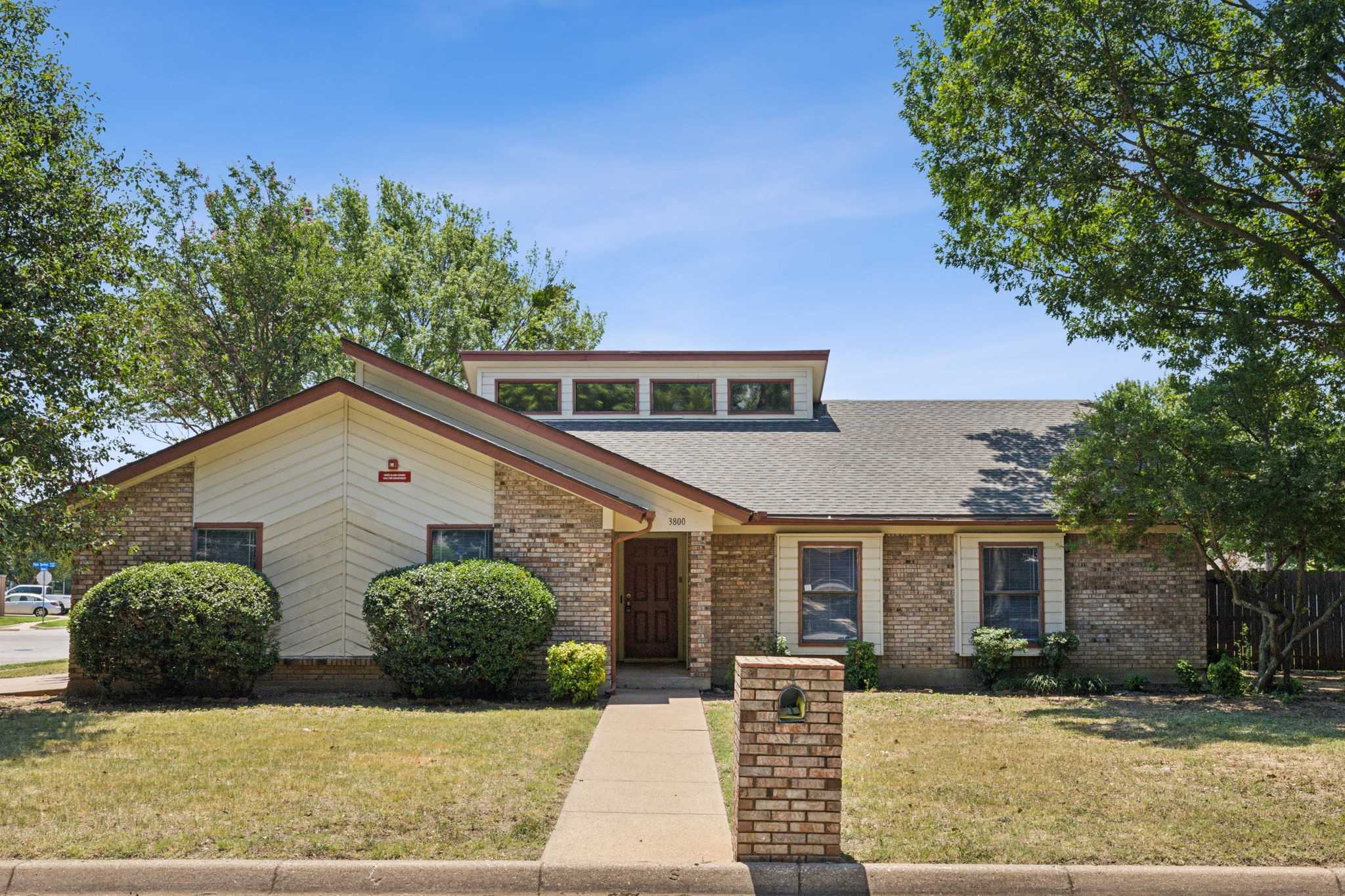 photo 1: 3800 Meadowmere Lane, Arlington TX 76001