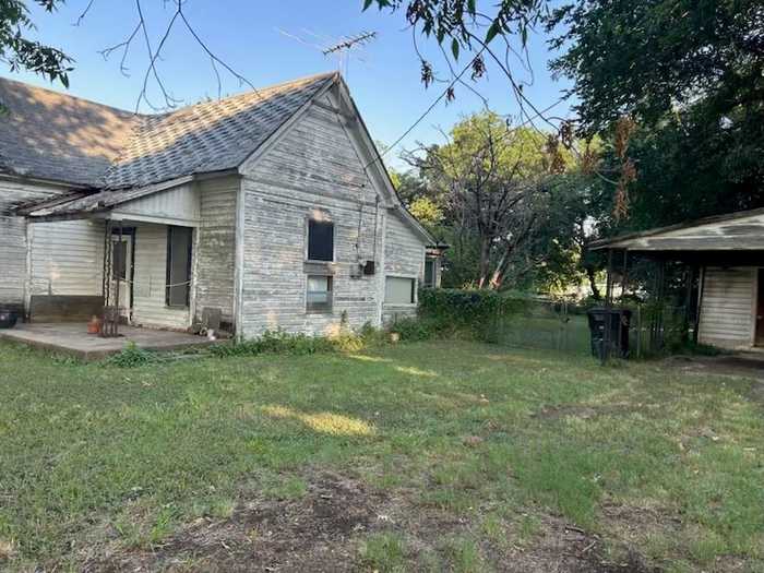 photo 2: 807 E 2nd Street, Cleburne TX 76031