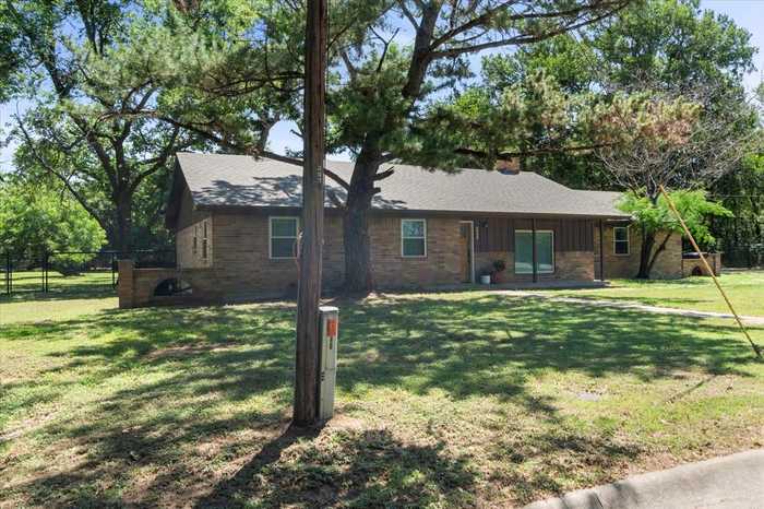 photo 2: 205 S Washington Street, Cleburne TX 76031