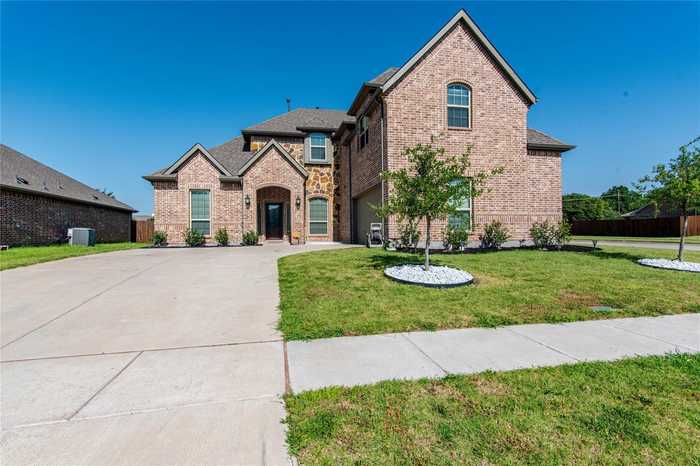 photo 2: 5301 Hidden Creek Road, Garland TX 75043