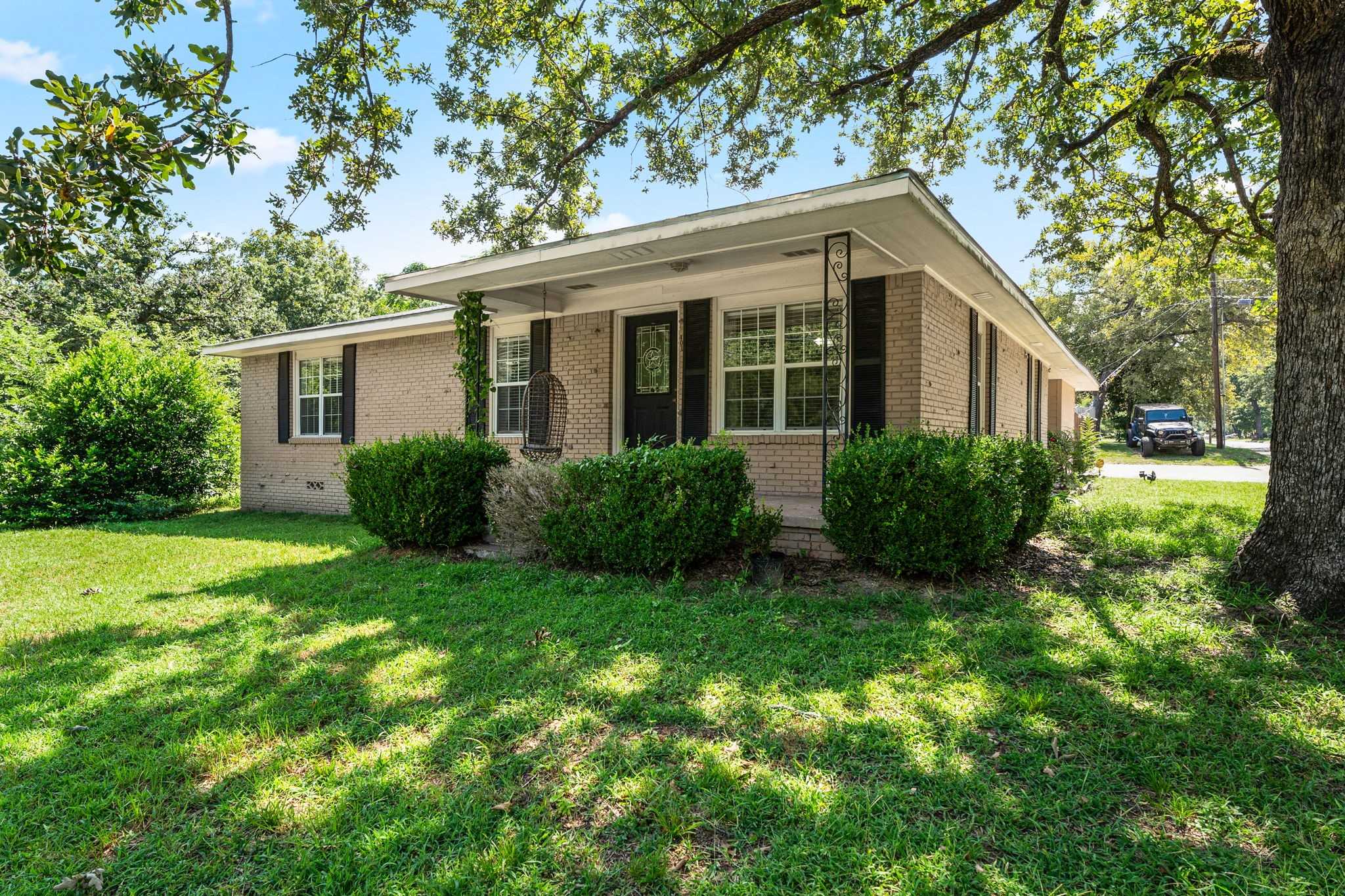 photo 1: 600 W Cayuga Drive, Athens TX 75751