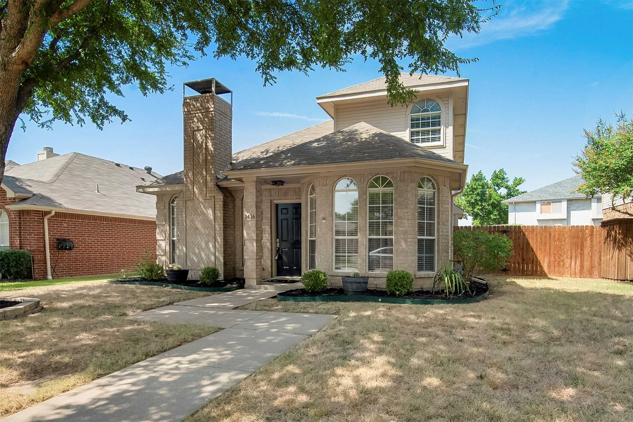 photo 2: 1416 Bregenz Lane, Lewisville TX 75067