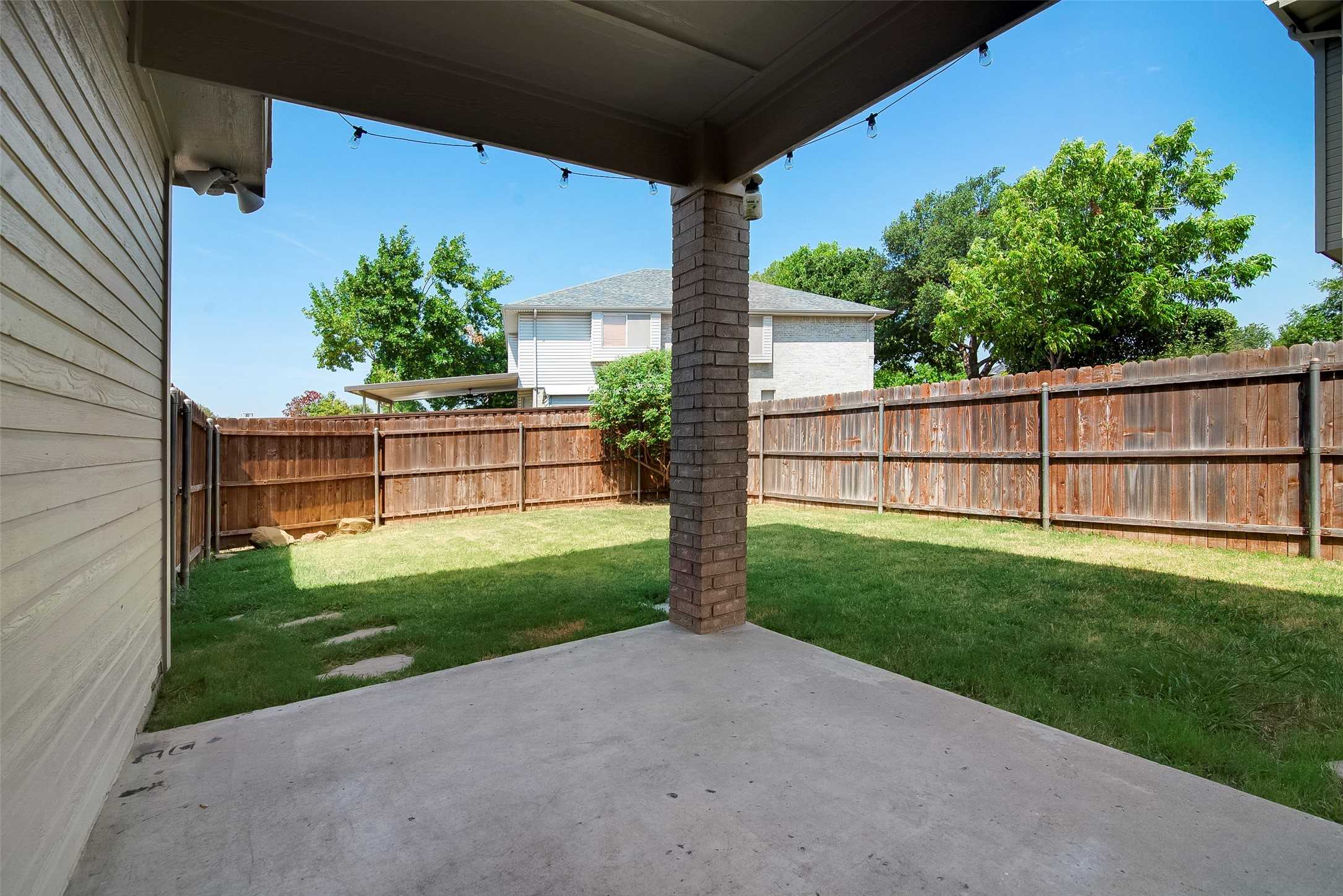 photo 3: 1416 Bregenz Lane, Lewisville TX 75067