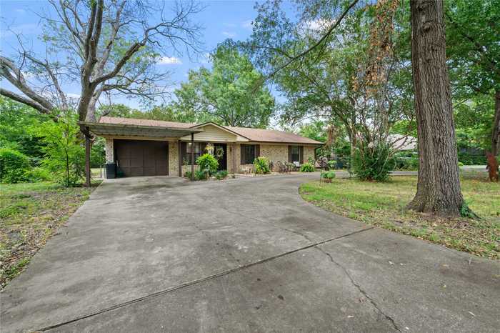 photo 2: 202 W Goss Street, Terrell TX 75160