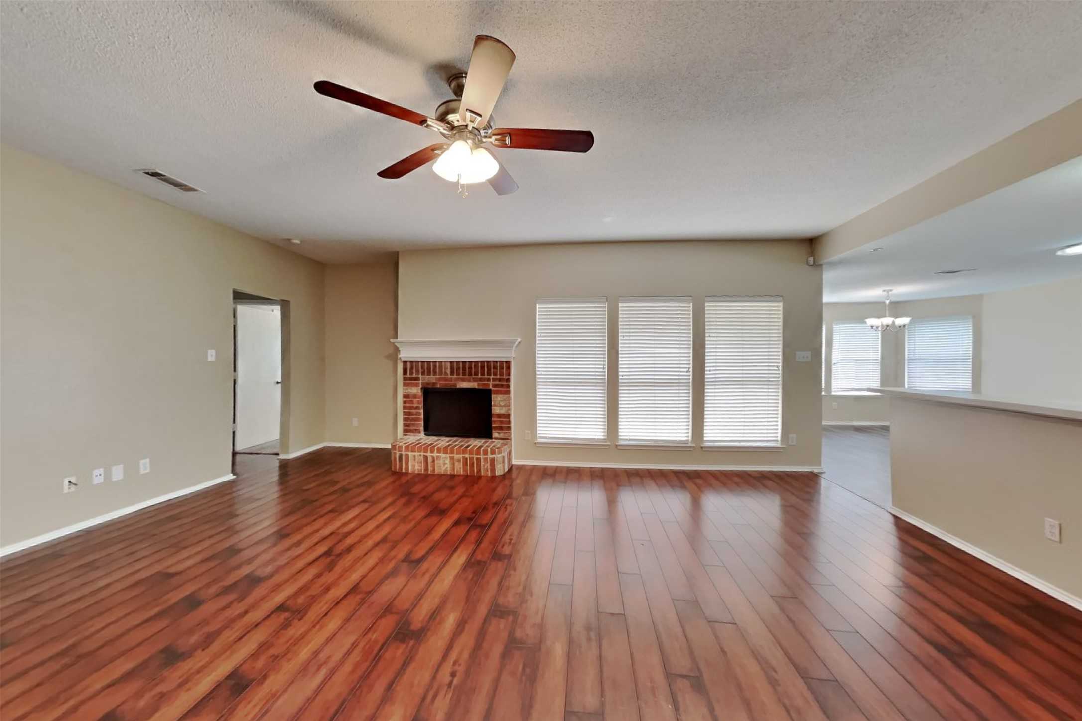 photo 2: 8118 Modesto Drive, Arlington TX 76001