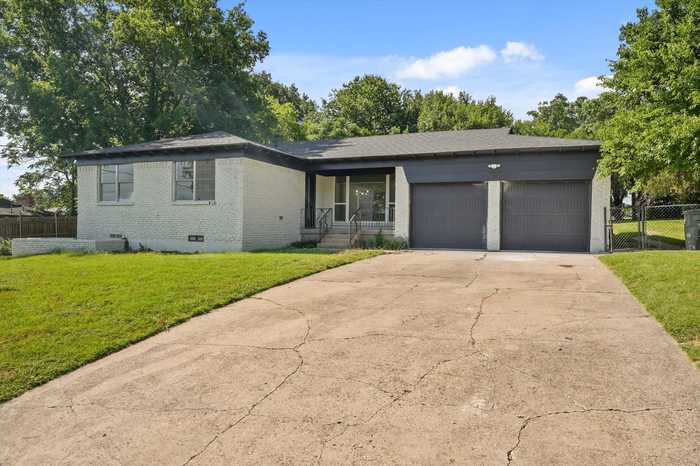 photo 1: 824 Penguin Drive, Dallas TX 75241