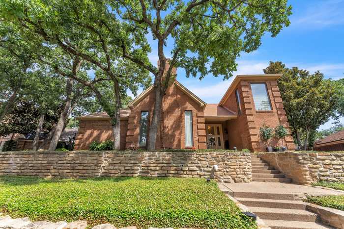 photo 2: 2309 Castle Rock Road, Arlington TX 76006