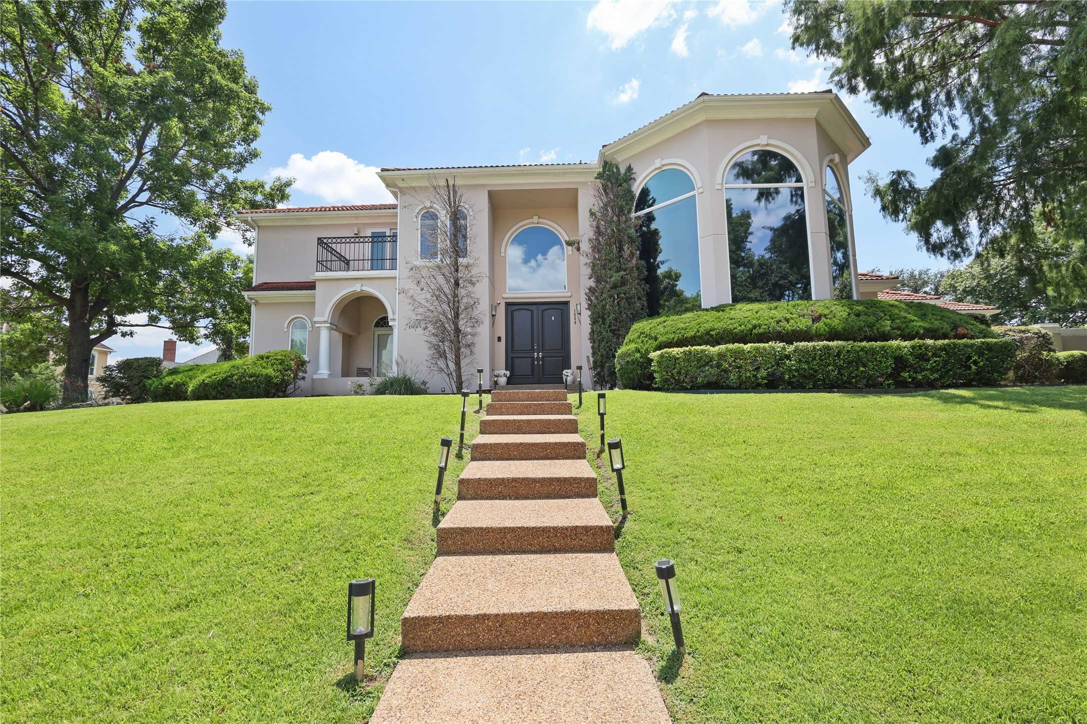 photo 1: 1600 Driskill Drive, Irving TX 75038