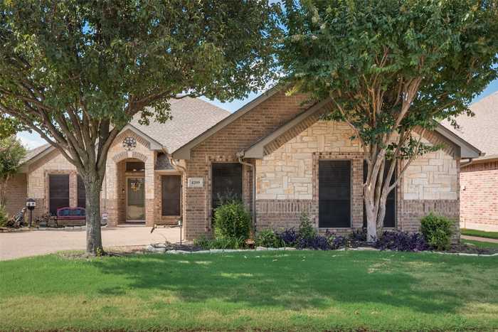 photo 1: 4209 Fox Court, Arlington TX 76001