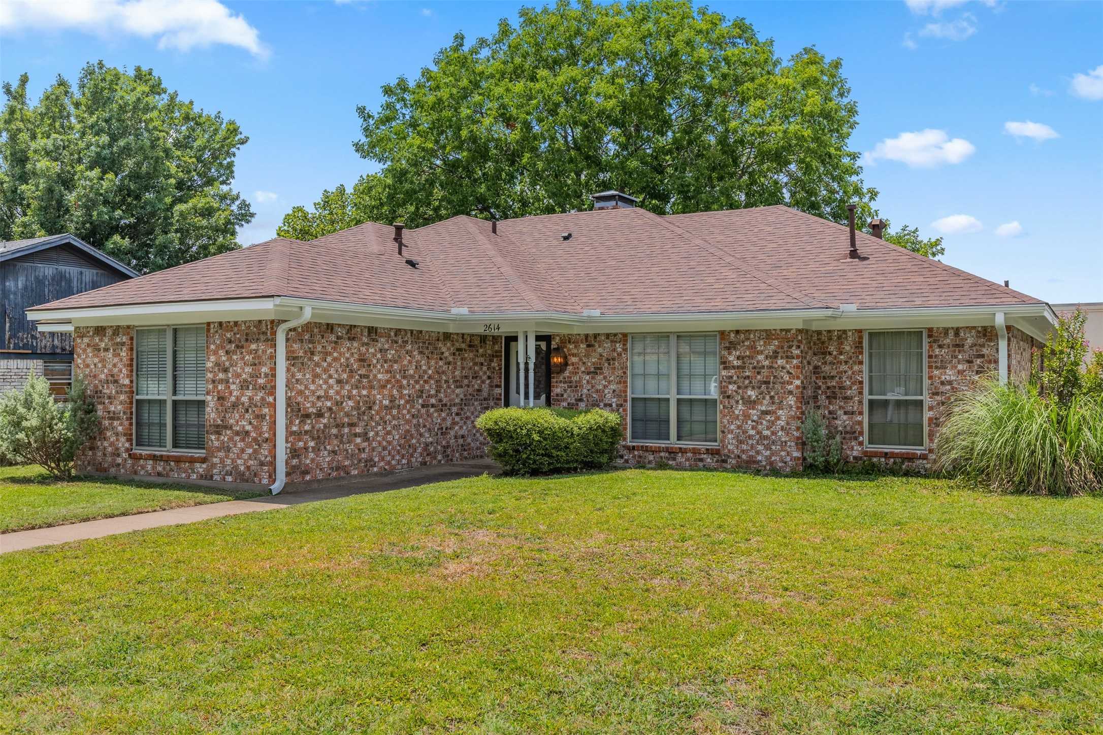 photo 2: 2614 Bennett Avenue, Sherman TX 75090