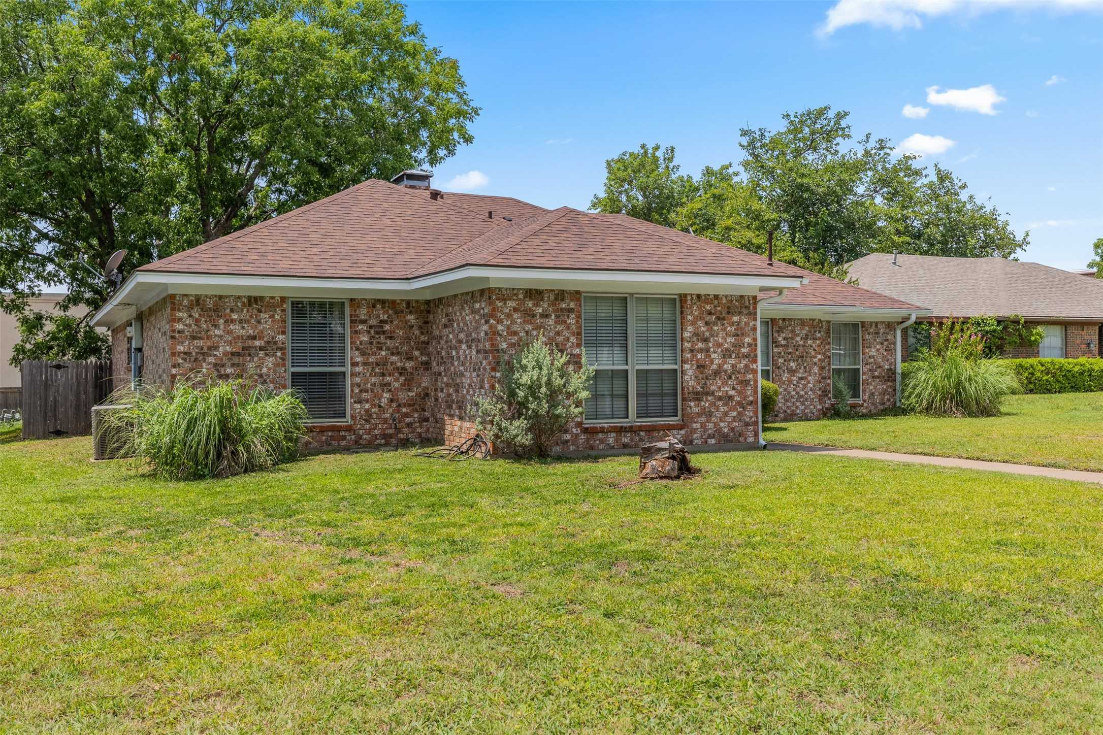 photo 3: 2614 Bennett Avenue, Sherman TX 75090