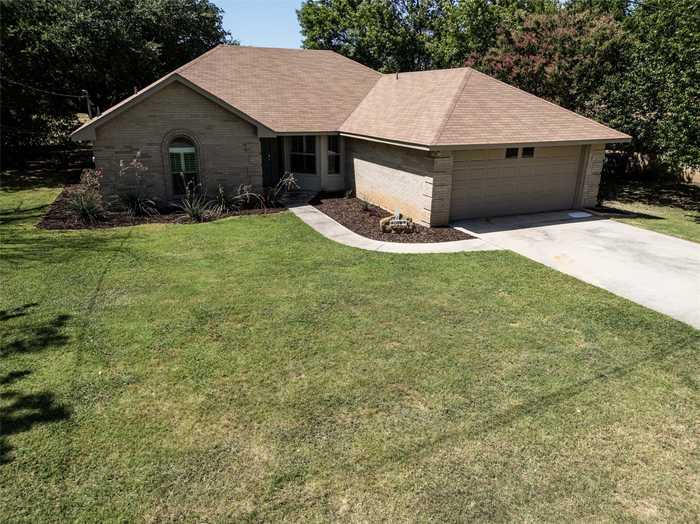 photo 1: 204 Lakeview Drive, Runaway Bay TX 76426