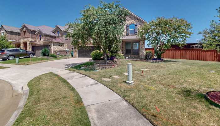 photo 2: 303 San Marcos Drive, Irving TX 75039