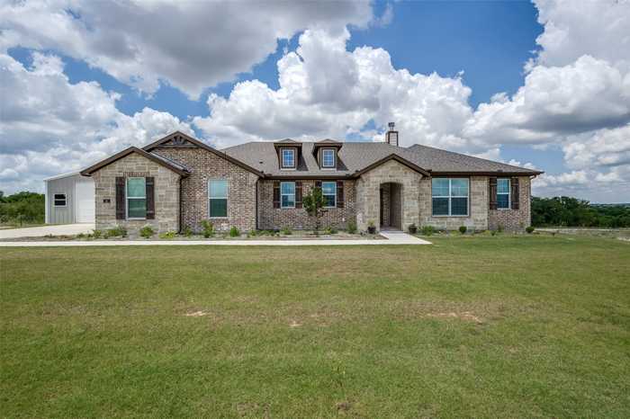 photo 2: 141 Brae Court, Decatur TX 76234