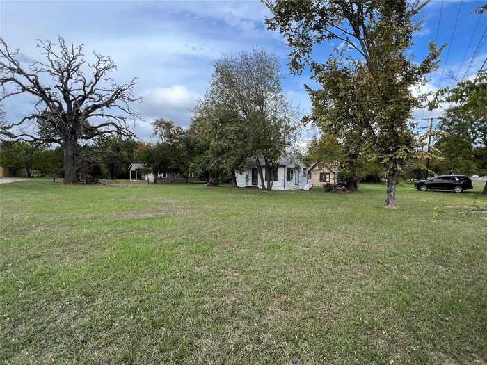 photo 8: 712 E Main Street, Fairfield TX 75840