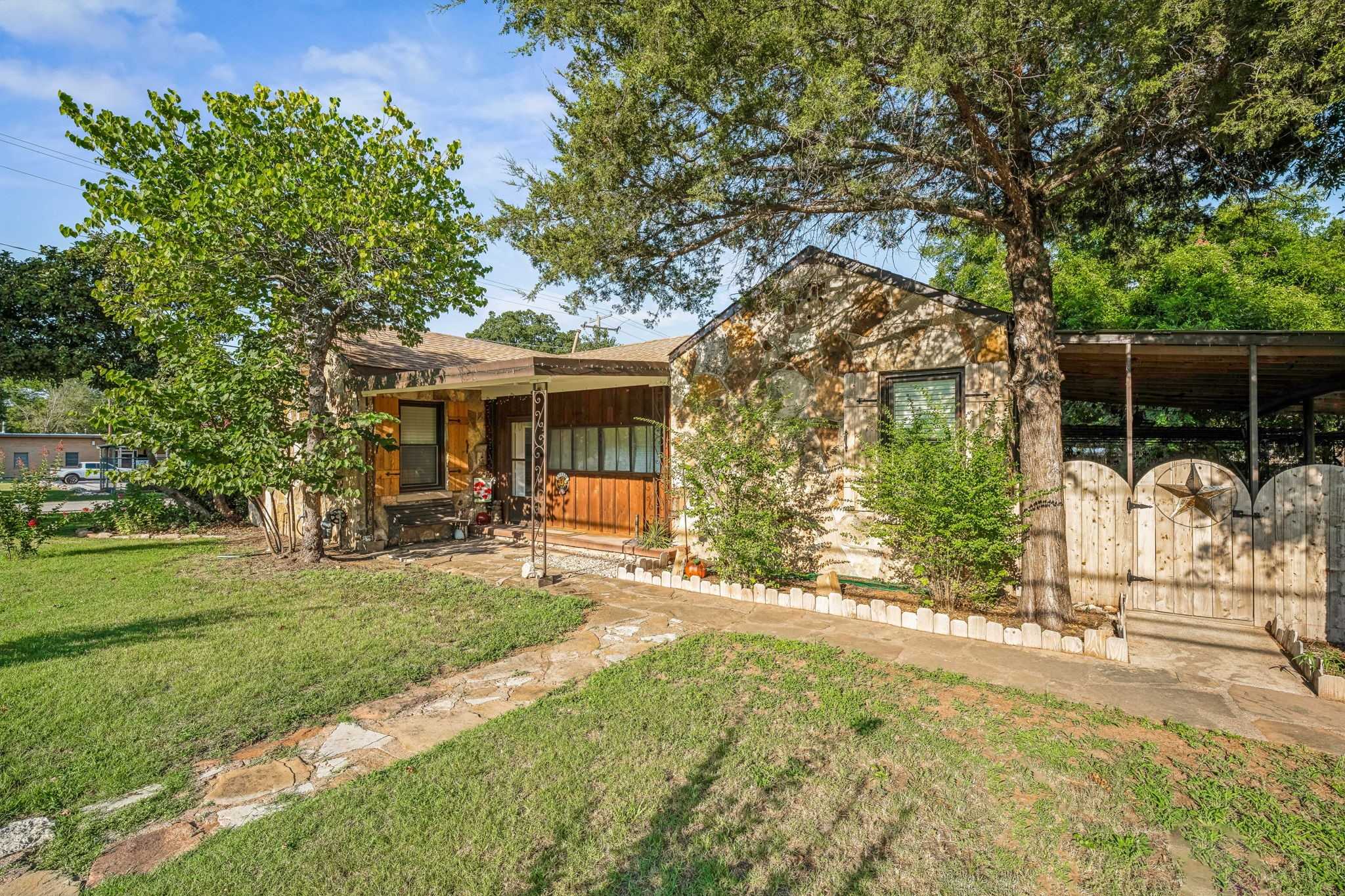 photo 1: 301 S Austin Street, De Leon TX 76444