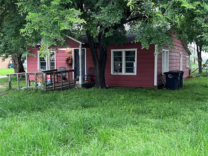 photo 1: 748 N Wilhite Street, Cleburne TX 76031