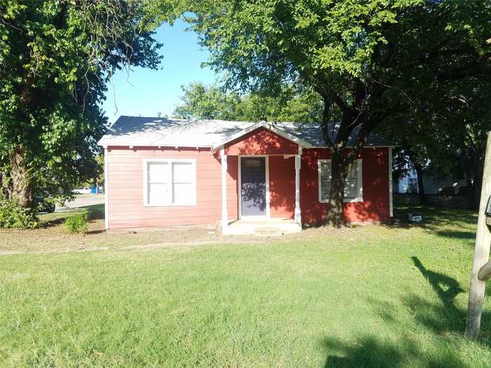 photo 3: 748 N Wilhite Street, Cleburne TX 76031