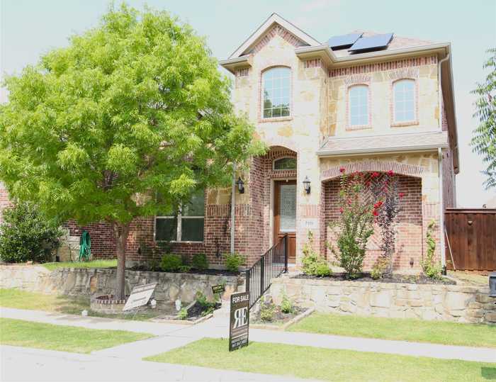 photo 1: 7119 Isle Royal Lane, Irving TX 75063