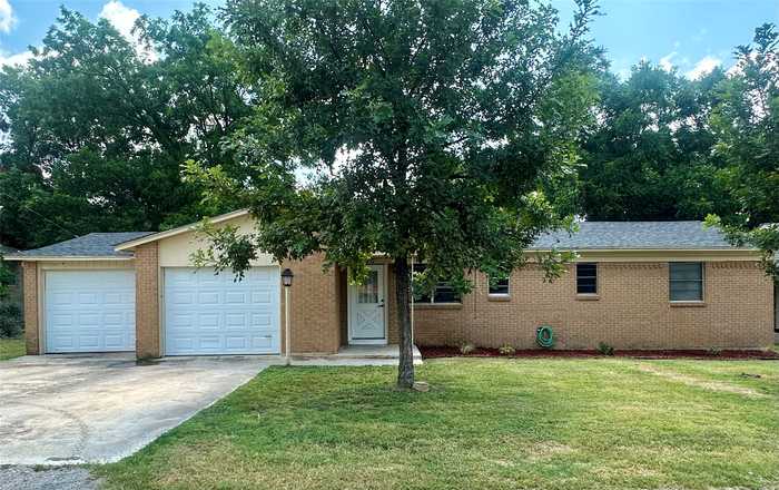 photo 1: 210 N Ervin Street, Comanche TX 76442