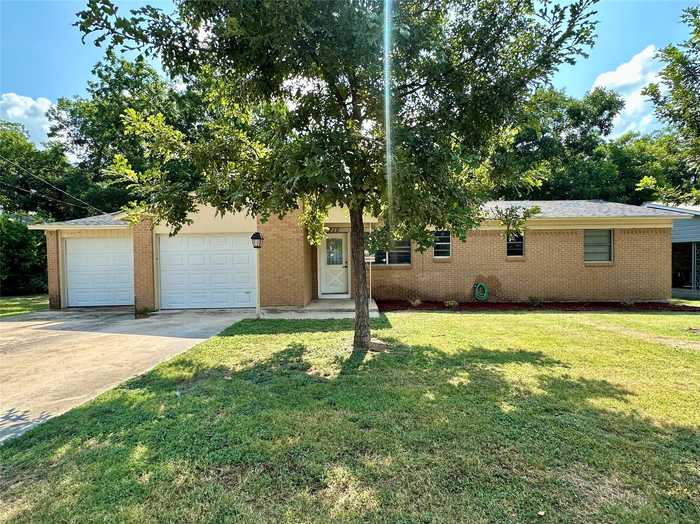 photo 2: 210 N Ervin Street, Comanche TX 76442