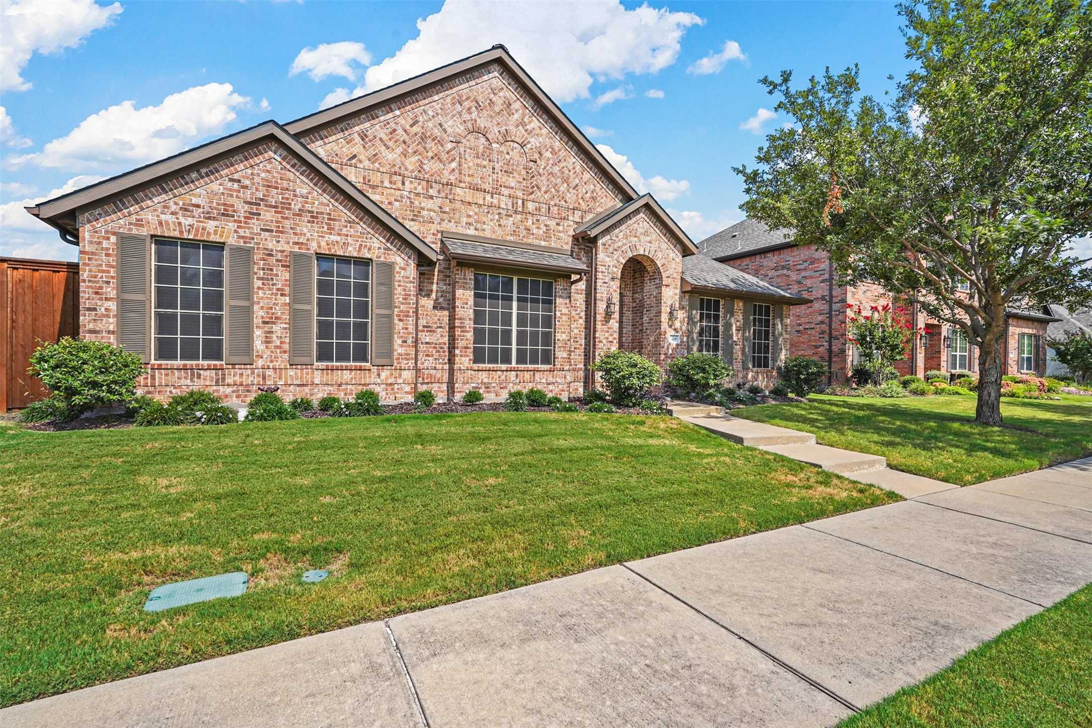 photo 2: 13048 Ridge Spring Drive, Frisco TX 75035