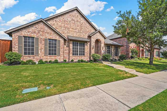 photo 2: 13048 Ridge Spring Drive, Frisco TX 75035